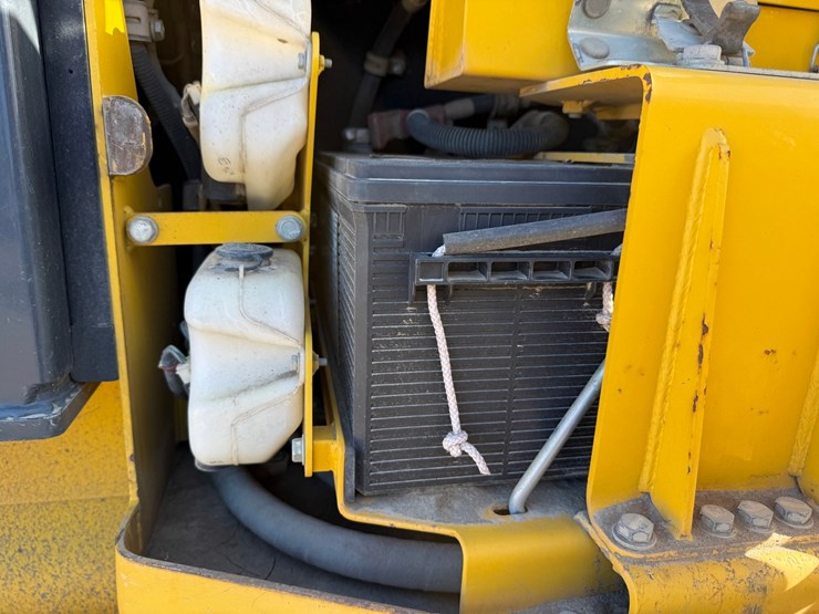 2014-komatsu-d51pxi-image-54