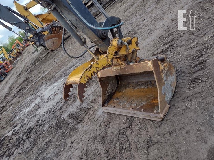 2022-deere-35g-image-30