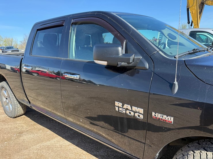 2016-dodge-1500-image-28