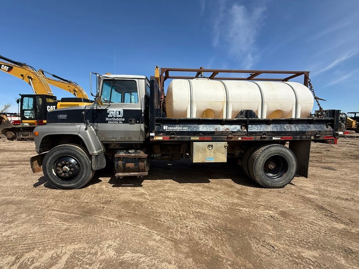 1993-ford-l8000-image-2