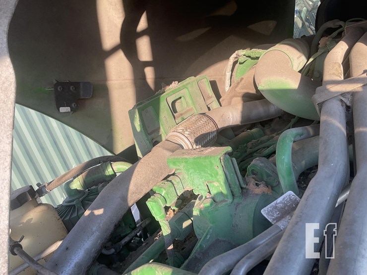 2013-john-deere-8310r-image-17