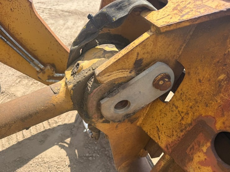 caterpillar-966d-image-12