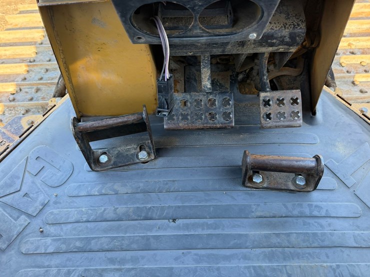 caterpillar-d4g-lgp-image-46