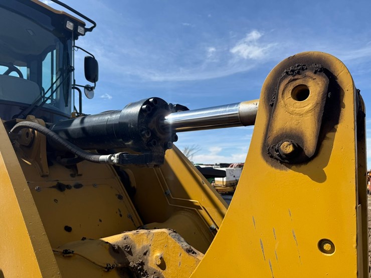 2013-caterpillar-950k-image-18