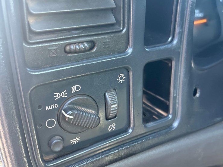 2003-chevrolet-silverado-regular-cab-pick-up-truck-image-22
