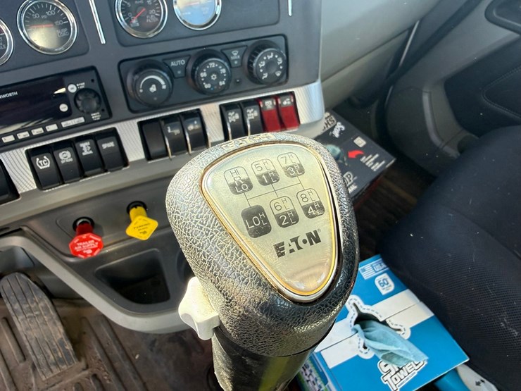 2021-kenworth-t880-image-76