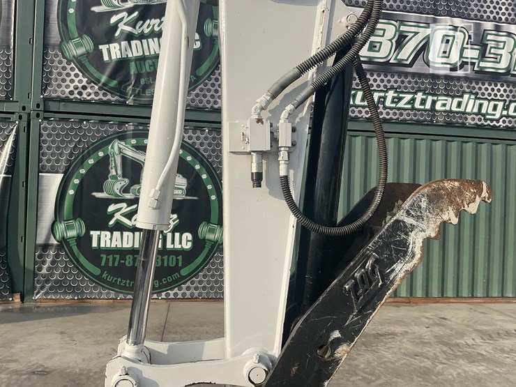 2015-takeuchi-tb280fr-image-13