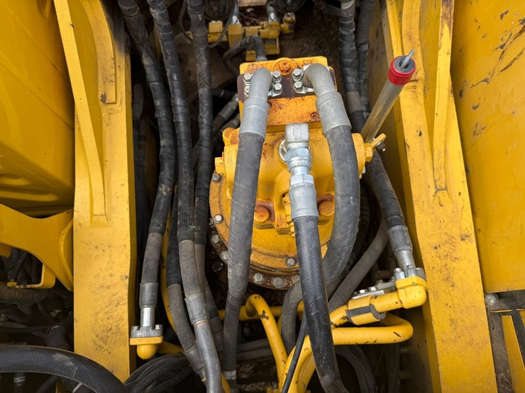 komatsu-pc490-lc-11-image-29
