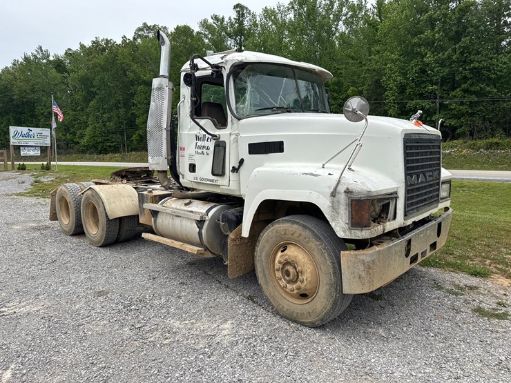 2004-mack-ch613-image-2