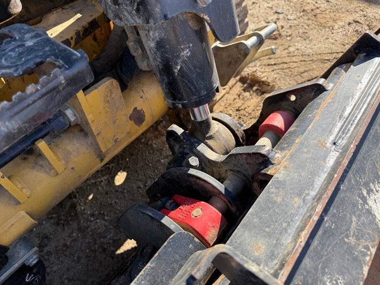 caterpillar-255-image-13