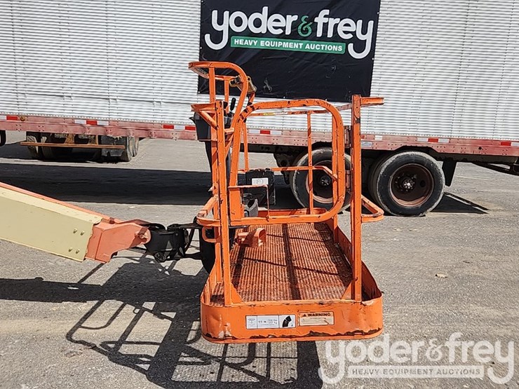 2016-jlg-400s-image-8