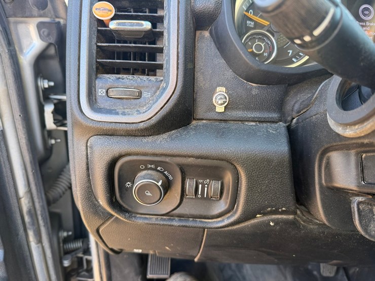 2021-dodge-2500-image-46