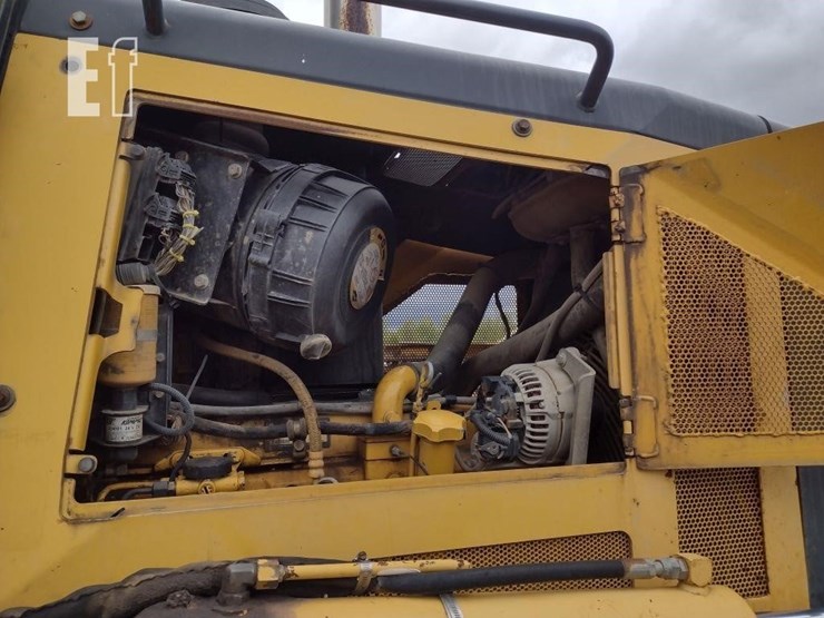 2007-deere-700j-xlt-image-31