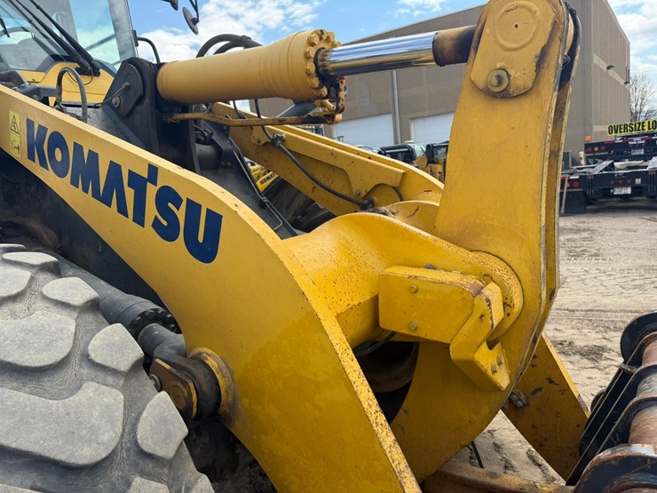komatsu-wa380-image-14