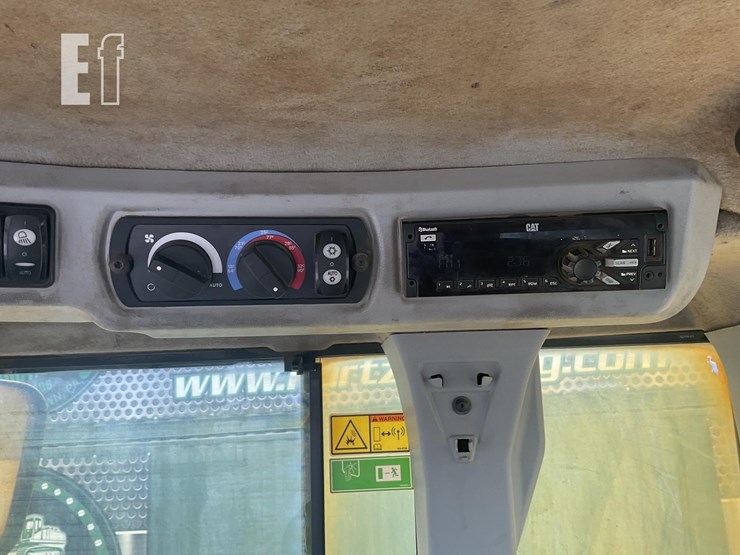 2015-caterpillar-938k-image-12