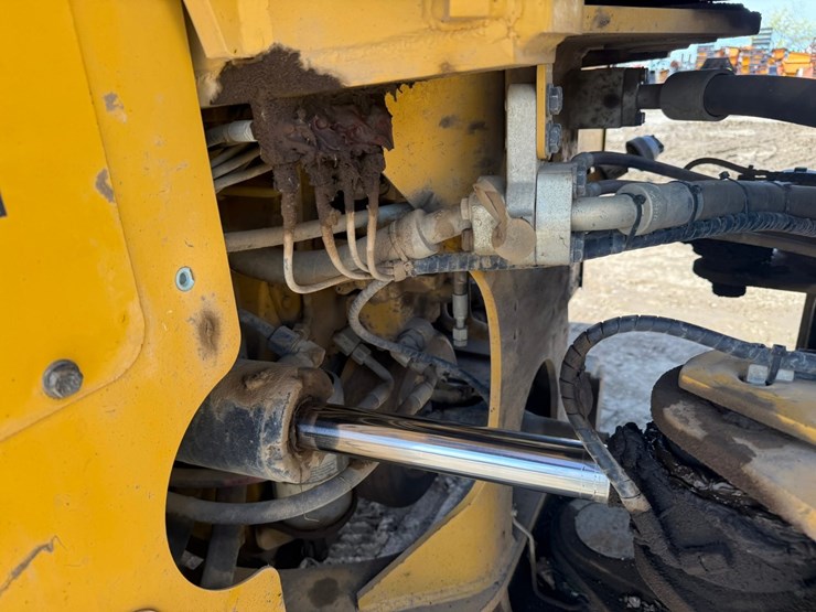 2013-caterpillar-950k-image-57