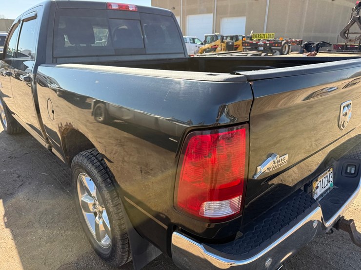 2016-dodge-1500-image-23