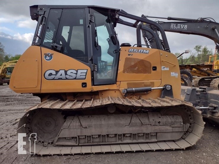 2016-case-850m-image-25