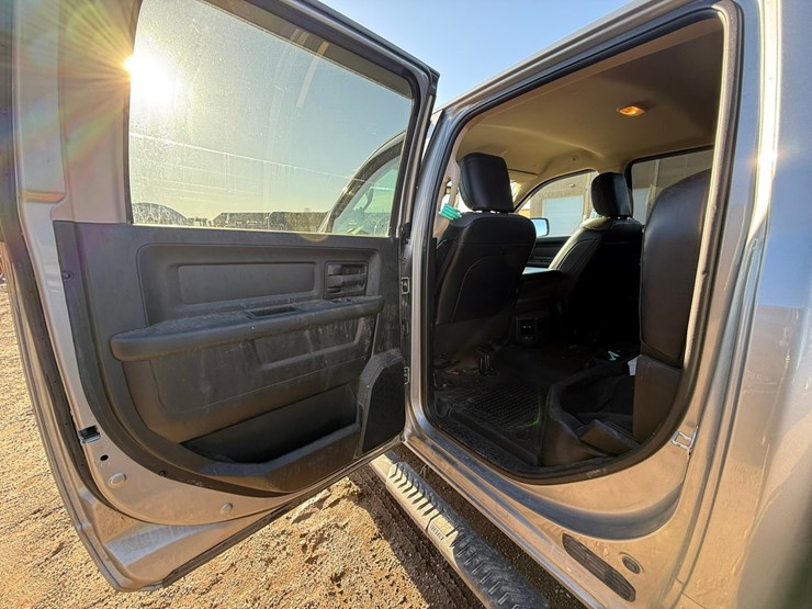 2021-dodge-2500-image-36