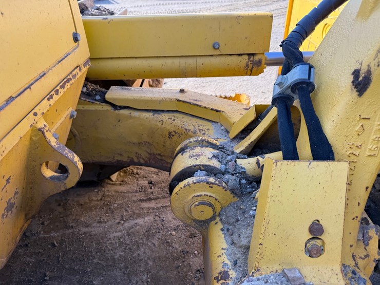 2014-komatsu-d51pxi-image-27