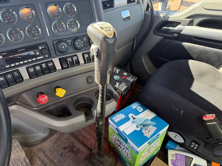 2021-kenworth-t880-image-75