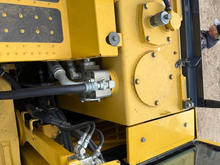 komatsu-pc490-lc-11-image-51