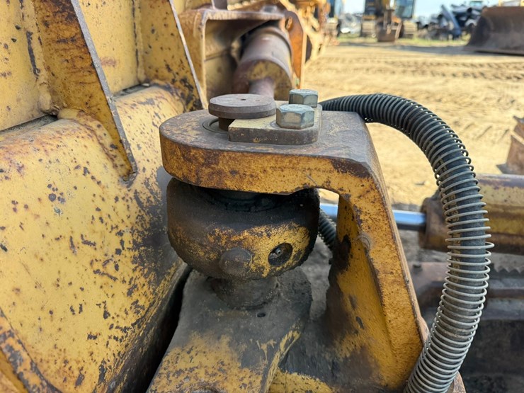 caterpillar-d4h-lgp-image-19