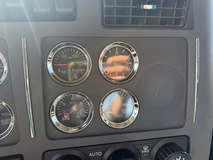 2021-kenworth-t880-image-81