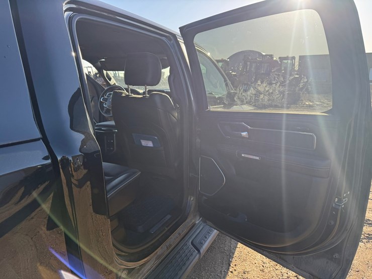 2021-dodge-1500-image-30