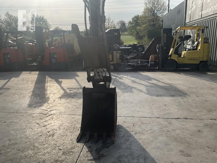 2015-takeuchi-tb280fr-image-11