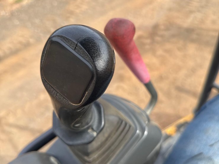 2019-kato-hd35v4-hydraulic-mini-excavator-image-23