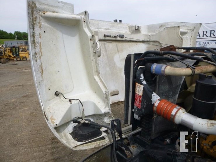 2000-peterbilt-330-image-20
