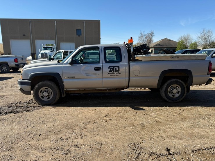2006-chevrolet-2500-image-2
