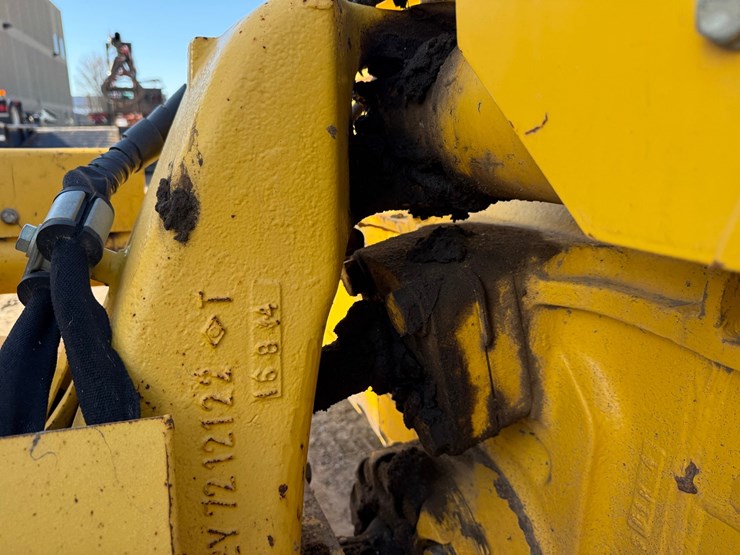 2014-komatsu-d51pxi-image-25