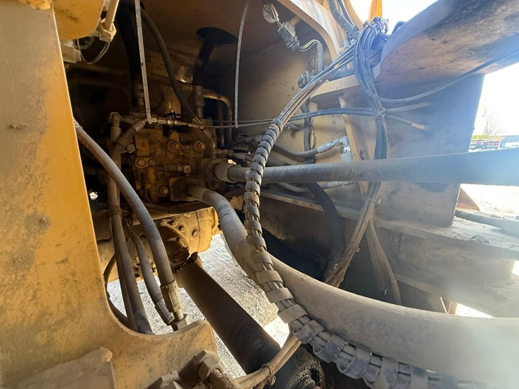 2013-caterpillar-950k-image-35