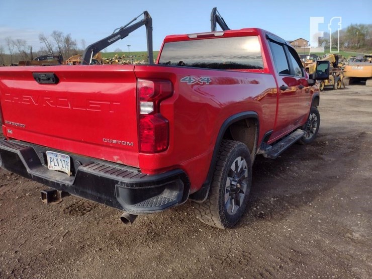 2022-chevrolet-silverado-2500hd-image-16