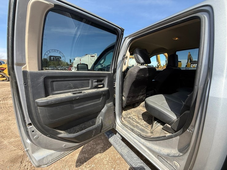 2021-dodge-2500-image-36