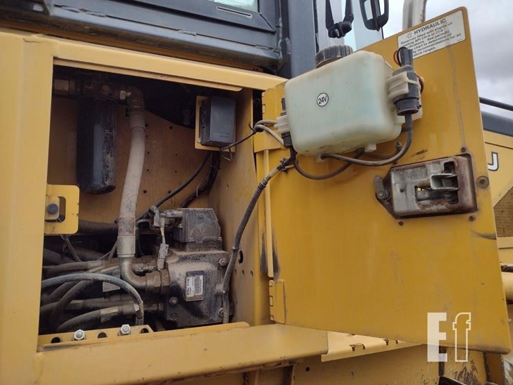 2007-deere-700j-xlt-image-30
