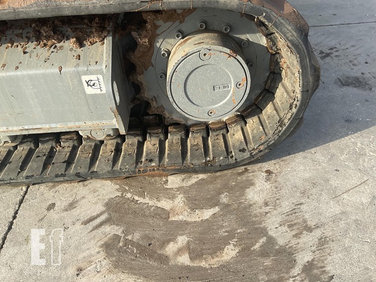 2015-takeuchi-tb280fr-image-9