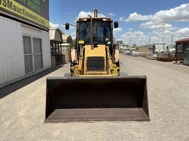 new-holland-555e-image-3