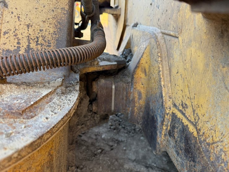 caterpillar-d4g-lgp-image-15