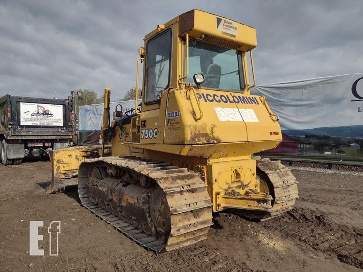 2004-deere-750c-lt-image-40