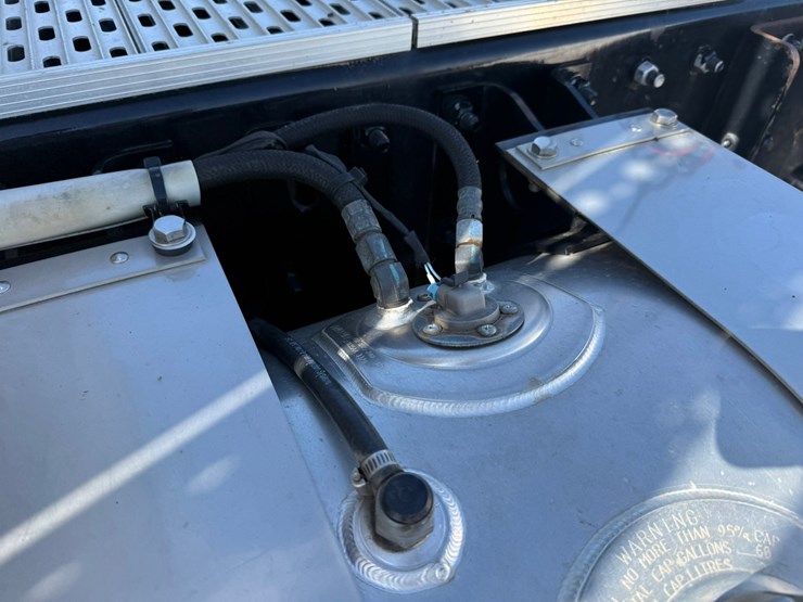 2021-kenworth-t880-image-38