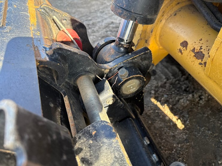 caterpillar-255-image-13