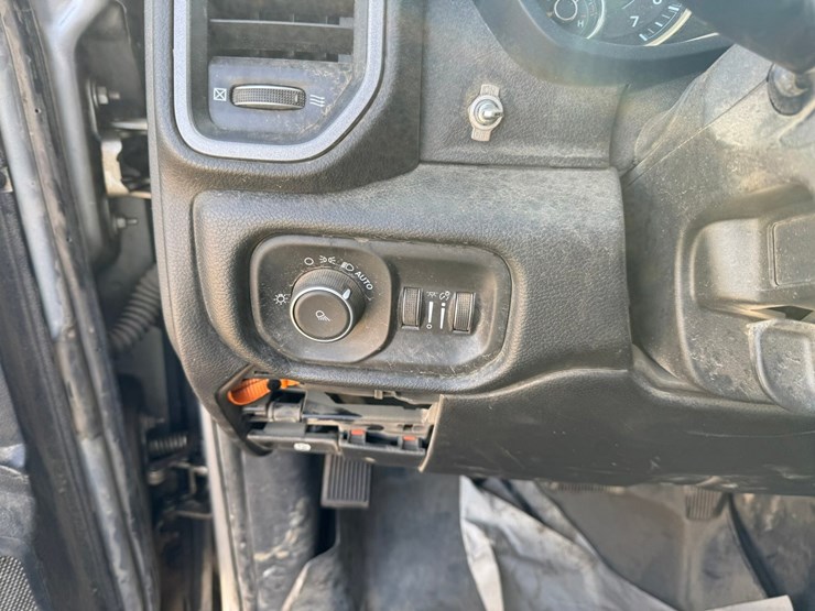 2021-dodge-2500-image-39