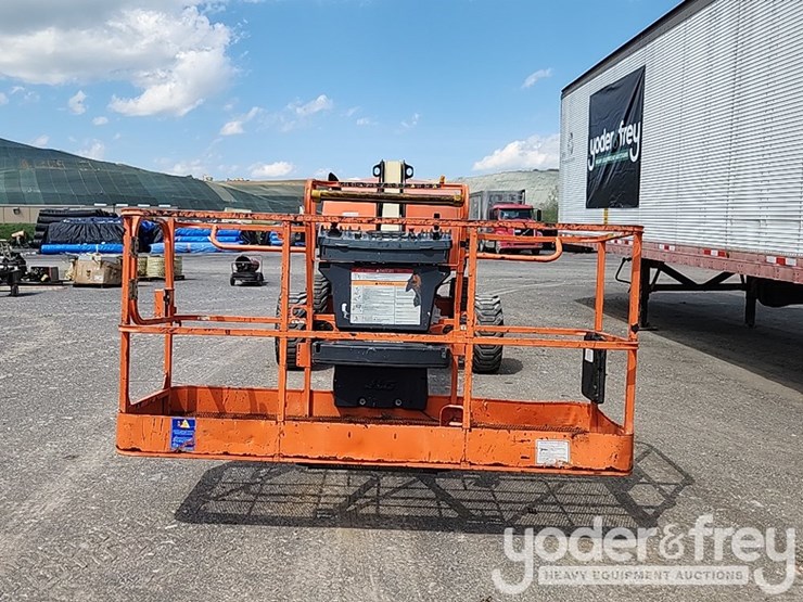 2016-jlg-400s-image-23