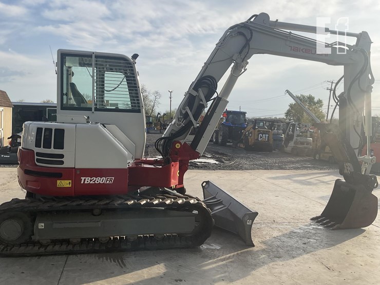 2015-takeuchi-tb280fr-image-5