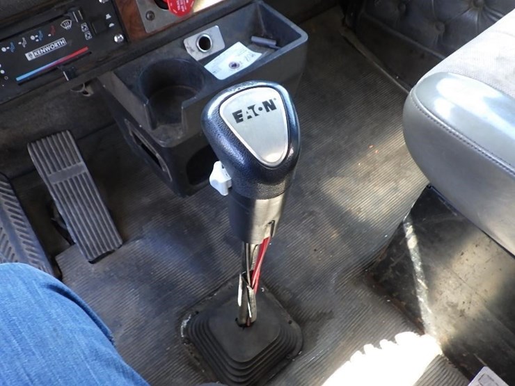 1999-kenworth-t800-image-66