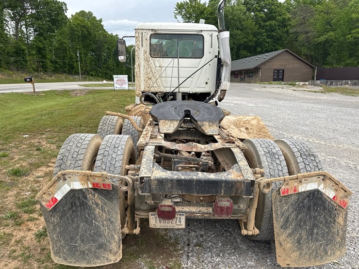 2004-mack-ch613-image-7