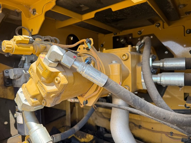 caterpillar-336-image-53